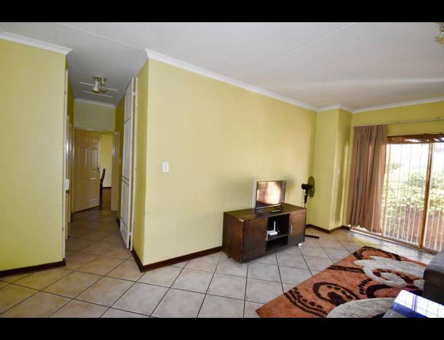 3 bed property to rent in BELLAIRSPARK